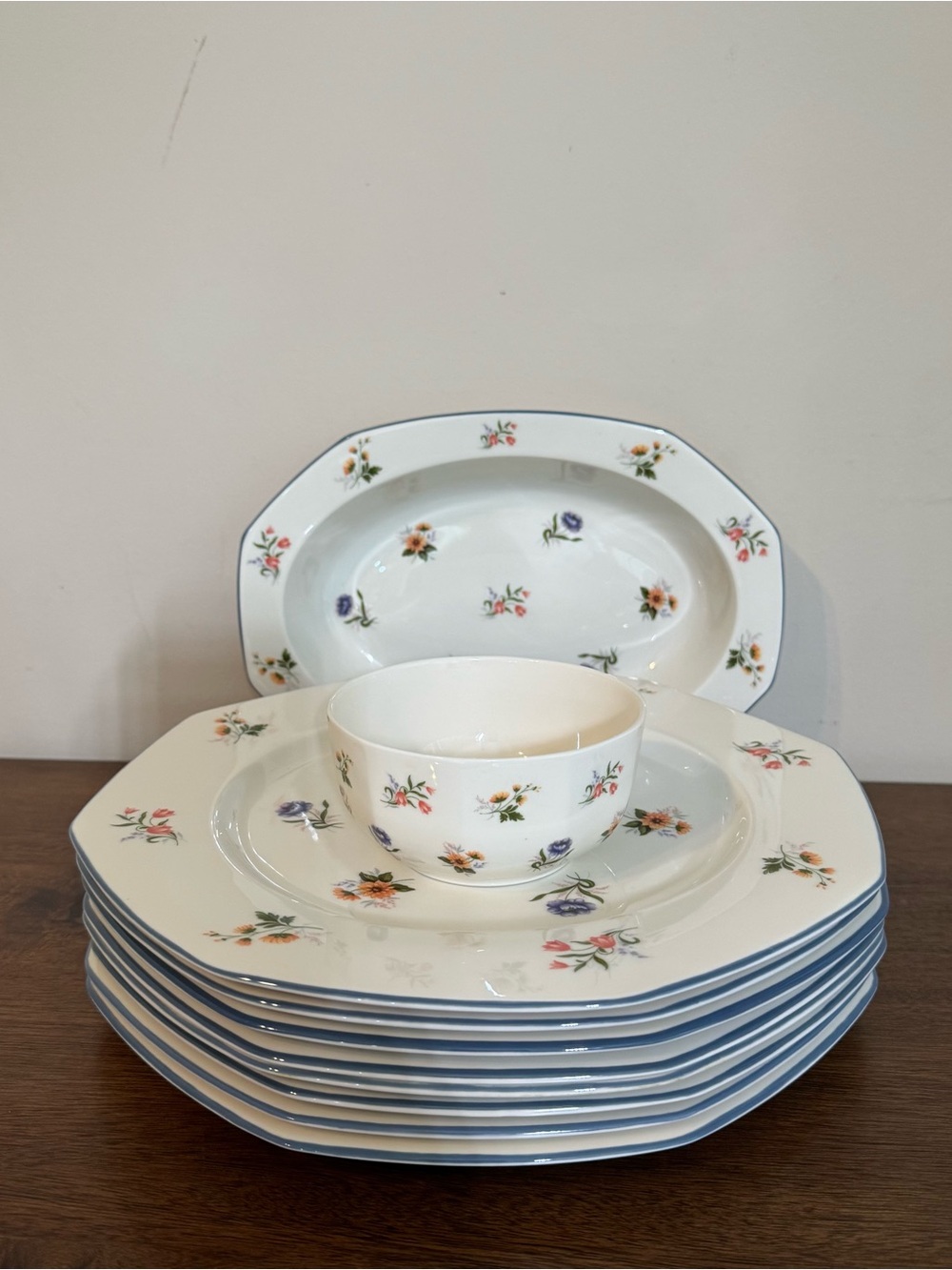 Wedgwood Bone China England Ivory SPRINGTIME Dinner Set 36 Pcs - Picture 2 of 13